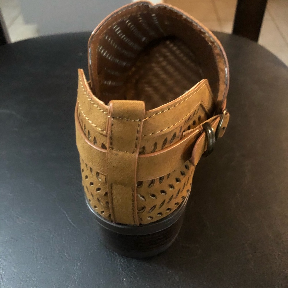 Brown bootie - Picture 4 of 6